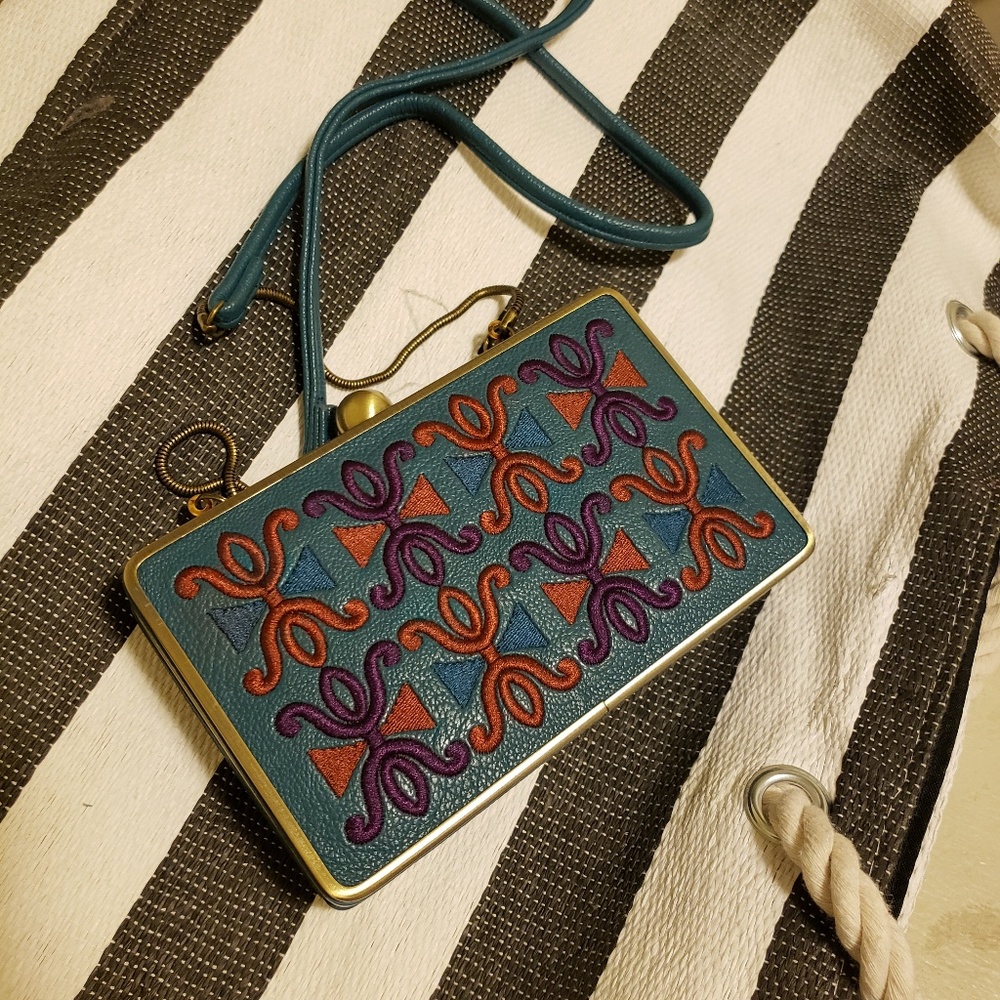 Shoulder/clutch